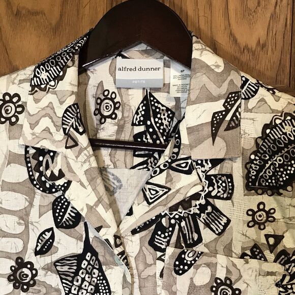 Alfred Dunner Women's size 6P Geometric Woven Blouse Short Sleeve Button-Up Top - Picture 3 of 8